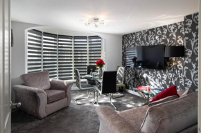 New Luxury Seaview Apt2 Free Parking Special Deal